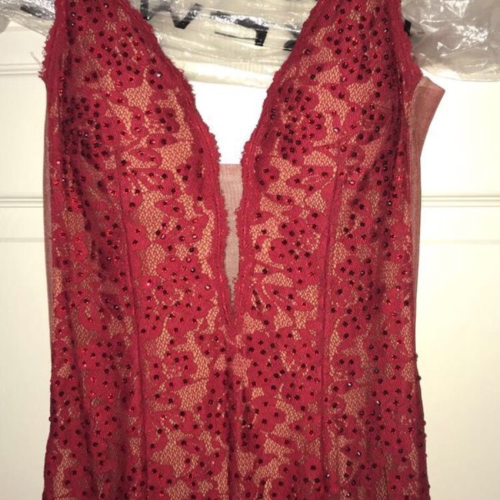 Red lace prom/event dress